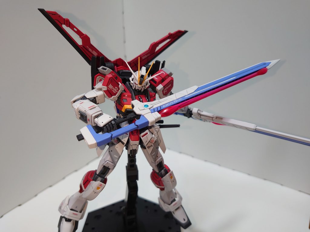 それらしくエクスカリバーを構えたポーズソードはやっぱりエクスカリバーを持っているのが様になる