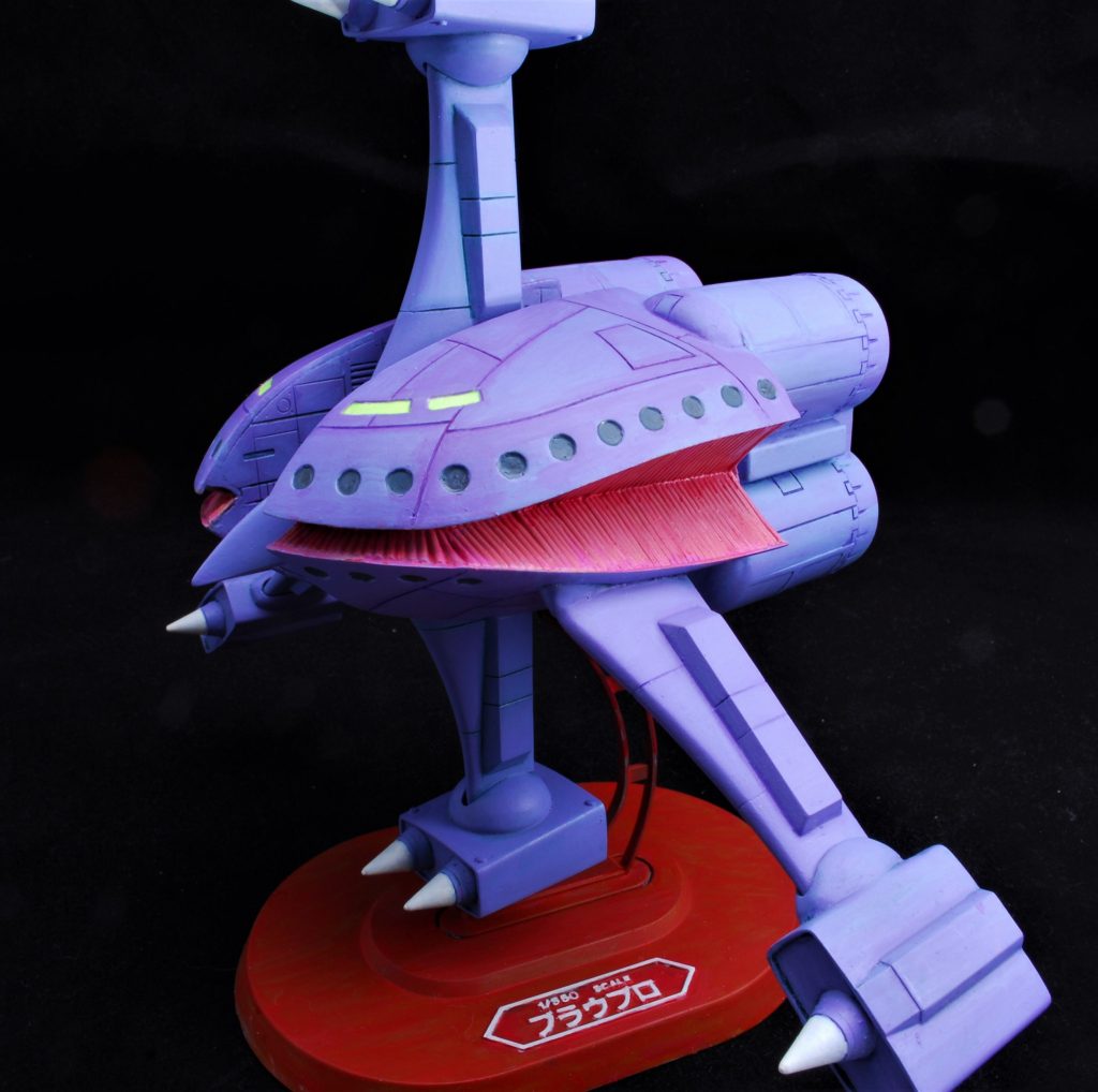 筆塗りで全塗装しました。元のイメージを重視して結局パープル系にしました。