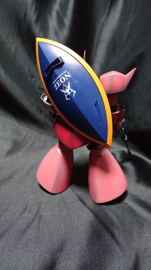 後ろ姿もなかなか格好いいですね。