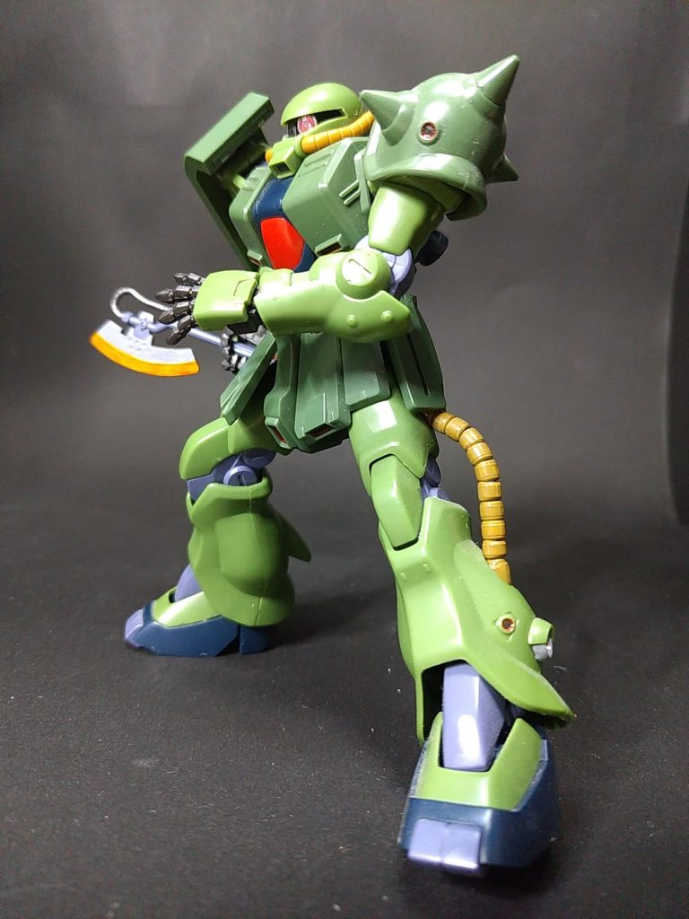 加工は部分塗装とモノアイ可動化、脚の動力パイプと手のひらをビルダーズパーツに換えてます。