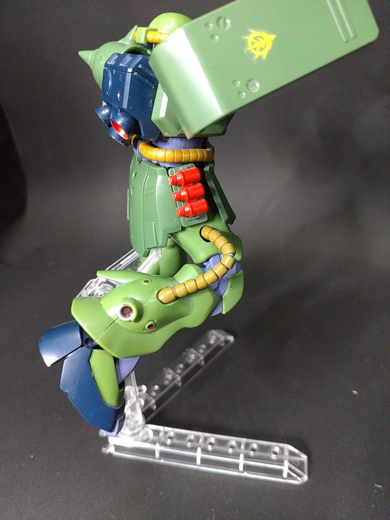 脚の動力パイプはMSパイプに交換。脚を曲げた時に折れ曲がるので脚の表情付けに一役買ってくれてます。