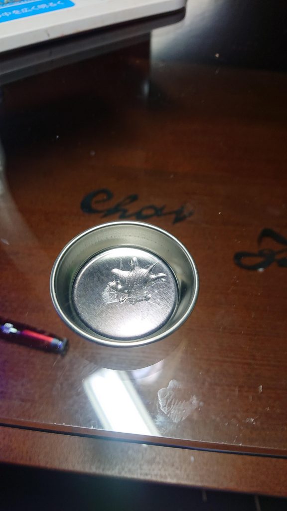 レジンを２滴位で形を作り