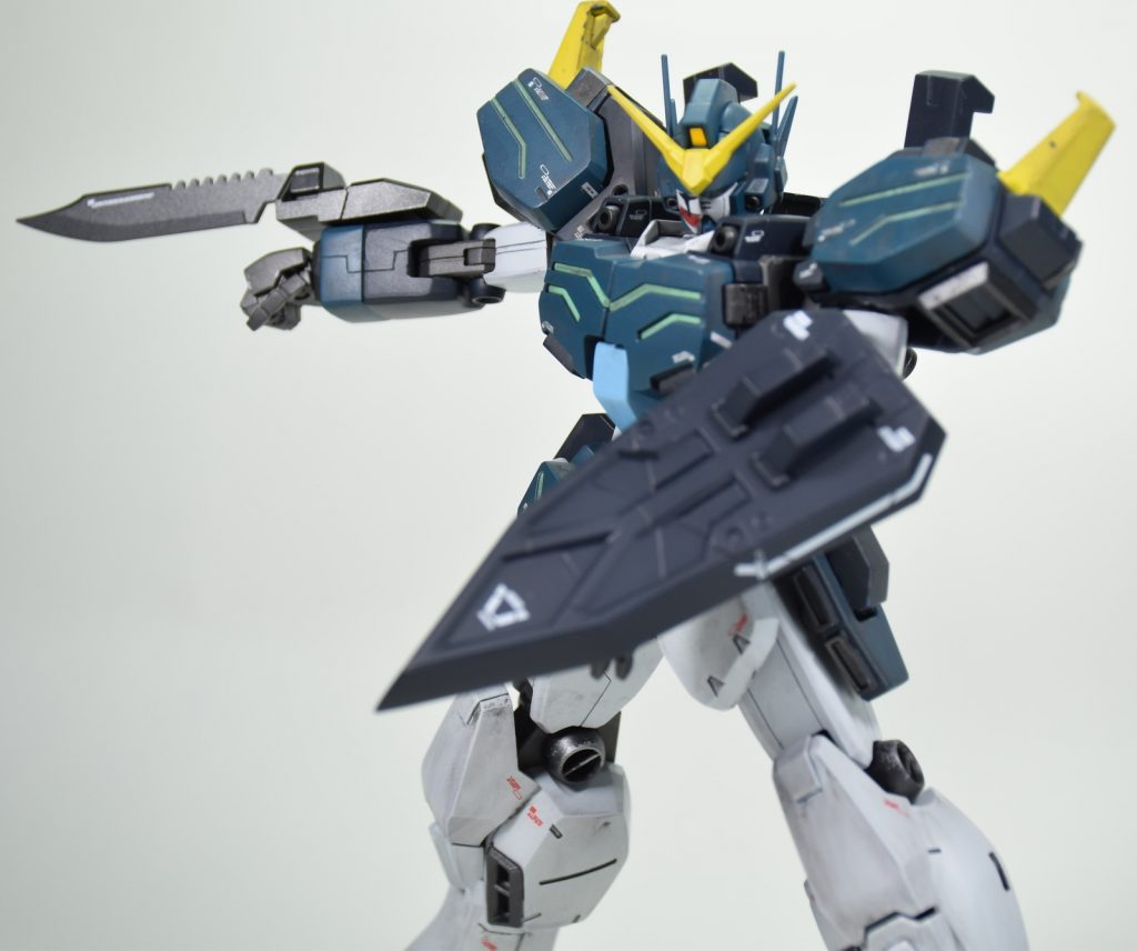 イーゲル装備に付属しているアーミーナイフとシールドも一応塗装しました。