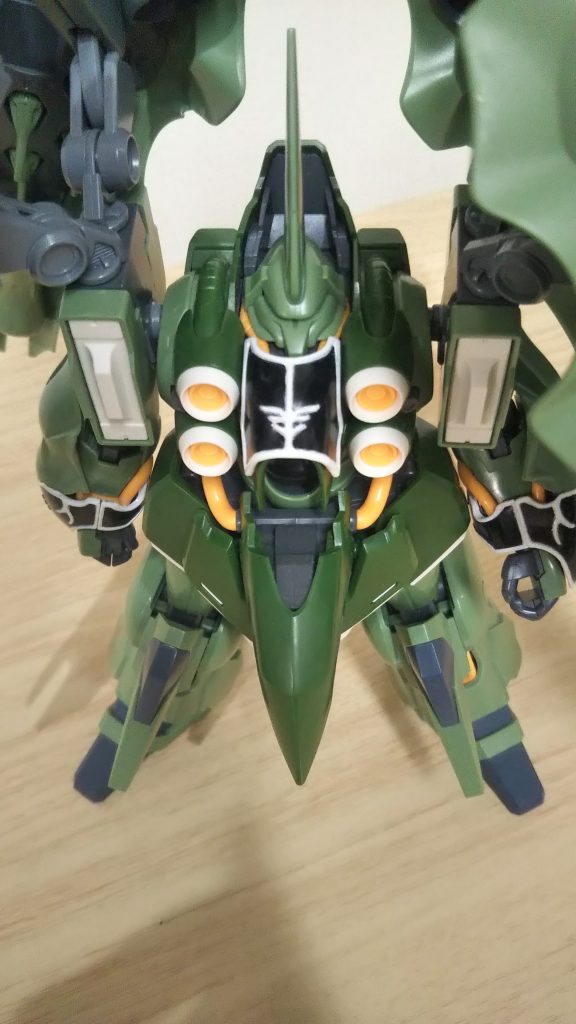 画像が悪くてすいません😣💦⤵️エングレービングはホイールシールが付いていたのでシールを貼ったのですが パーツが湾曲しているためキレイに貼れなかったので筆塗りで頑張りました❗️自分なりに上手くいった方だと思うのですが よぉ～く見ると粗が・・・😟けど筆塗りで良く頑張った❗️昔の俺❗️😤