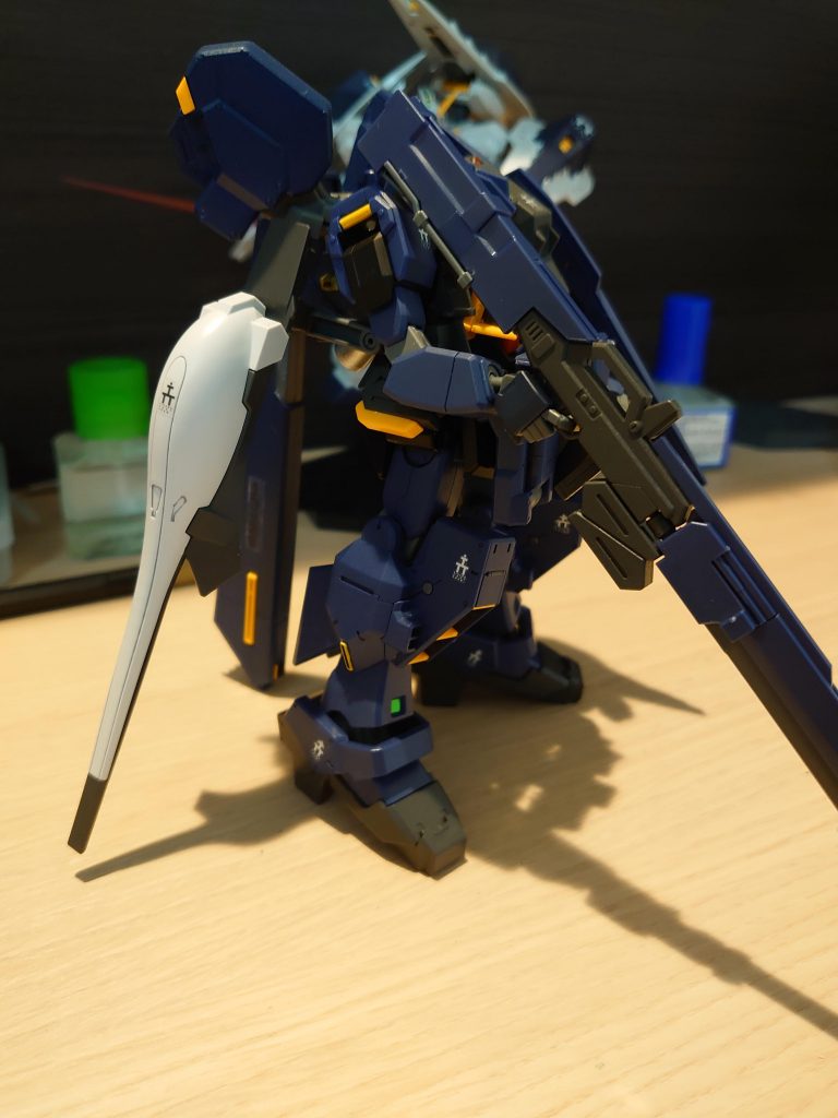 黒いアウスラ–3枚目/制作者：ていね