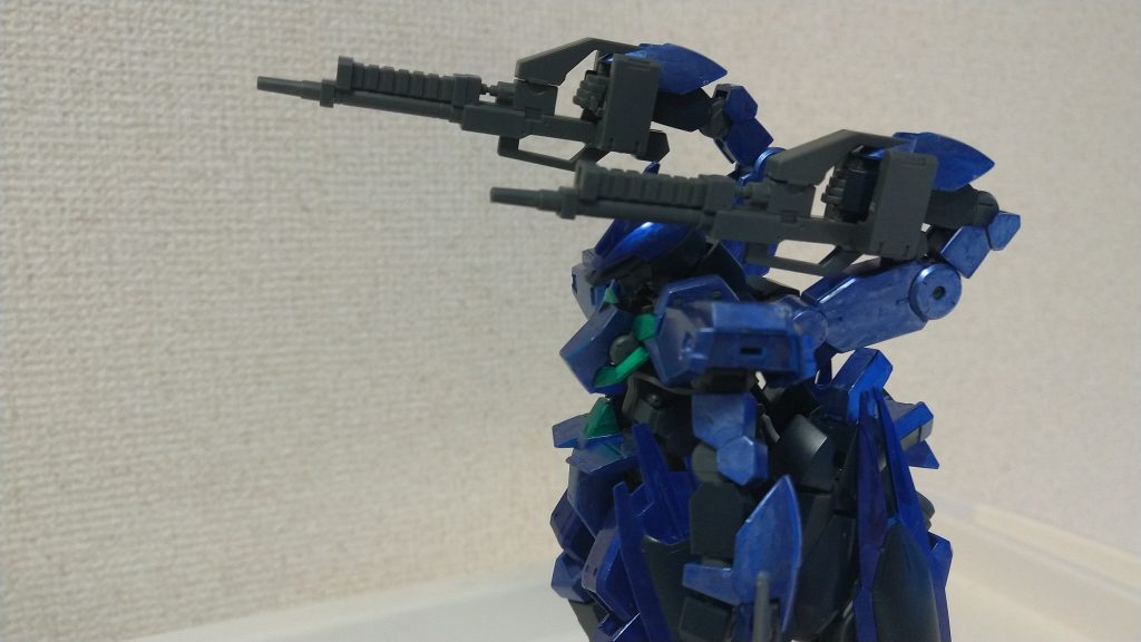 機動力の確保にスラスターを使用しないためスラスターアームを改良してガンダムグシオンで実用されていたサブアームを疑似採用された。試験運用の為細かい作業はできず腕部を延長した固定砲台になっている。