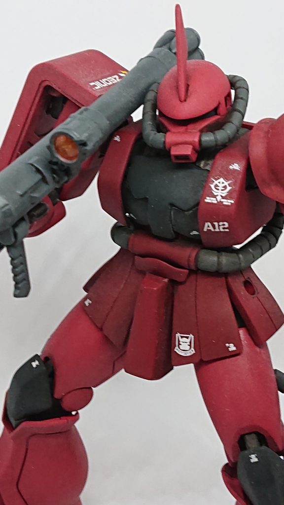 バズーカを担いで