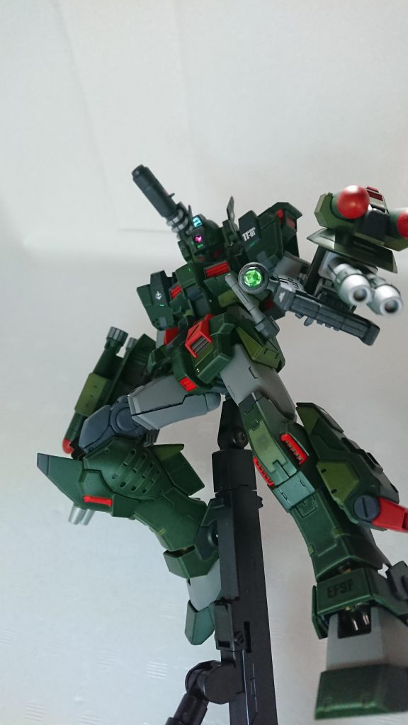 うーん、ジムはカスタム仕様になったとたん、突然イケメンになるからそのギャップがたまらんのですよねぇw