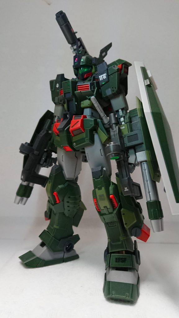 本当はドミナンスをこうするつもりだったんですが、積みっぱなしにしてしまい、タービュレンスの部品の一部となりました…(2連ビームキャノンやシールドなど) また、スタビライザーのようなものは外して何かの余りのブースターを埋め込んでます(そしてバックショットを撮り忘れてるという…)