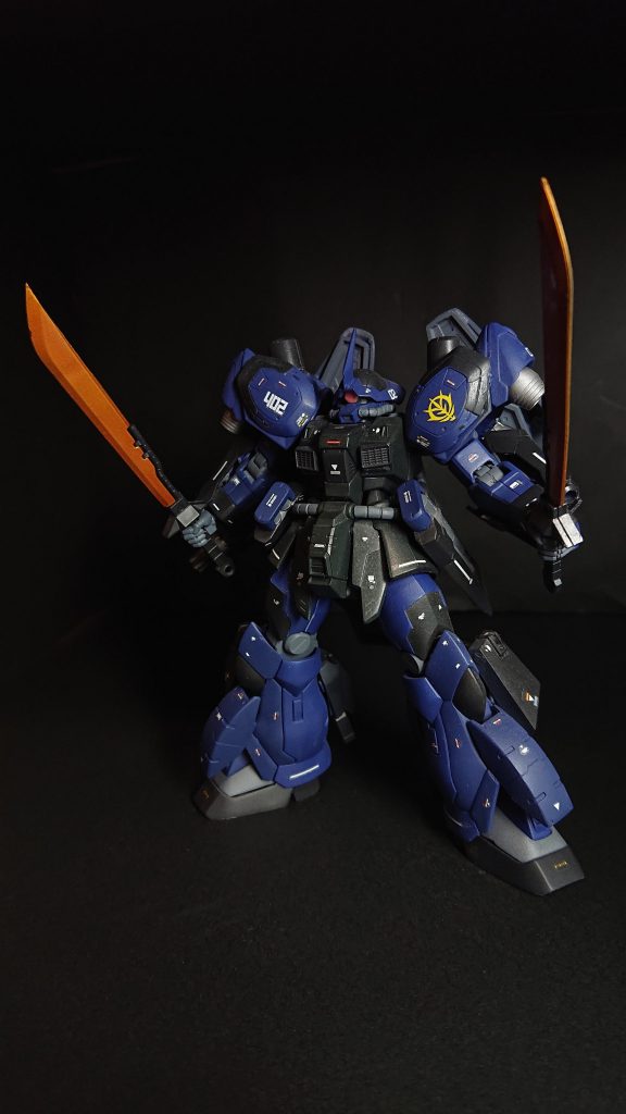 素立ち（前面）肩部、脚部などにスラスターを追加　かなりゴテゴテしたシルエットになりました。 