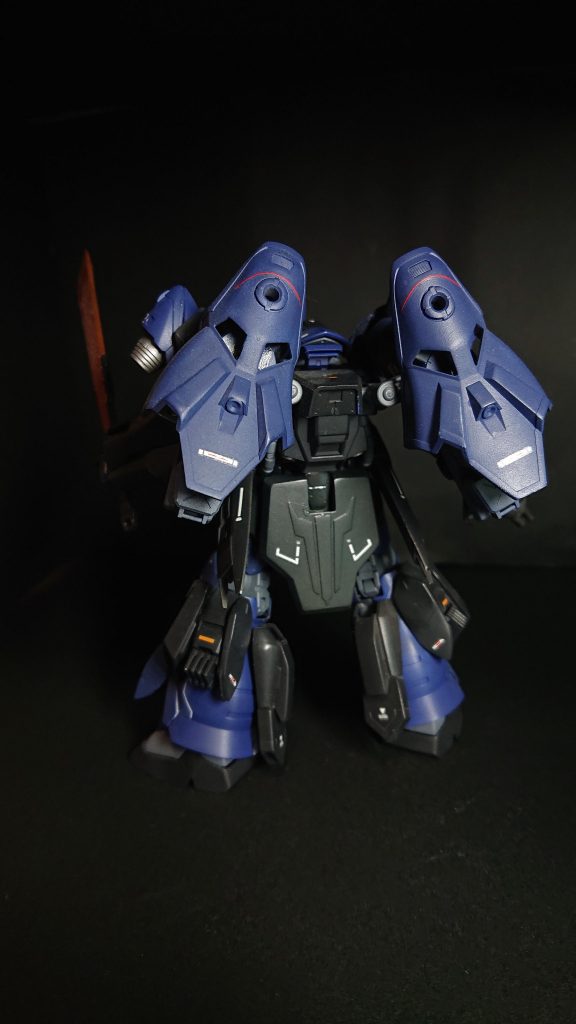 素立ち（後面）個人的にグレイズのスラスターとイフ改の脚部装甲で作ったバックパックのスラスターがお気に入り