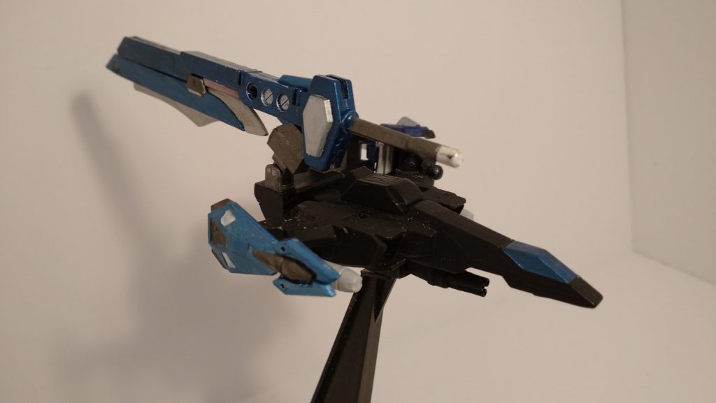 スカイグラスパーモドキに装着。通常のソードストライカーとはかなり違いますね。