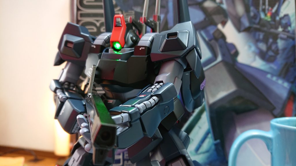 バズーカを持たせにくい以外はサイコーの出来のキットです。