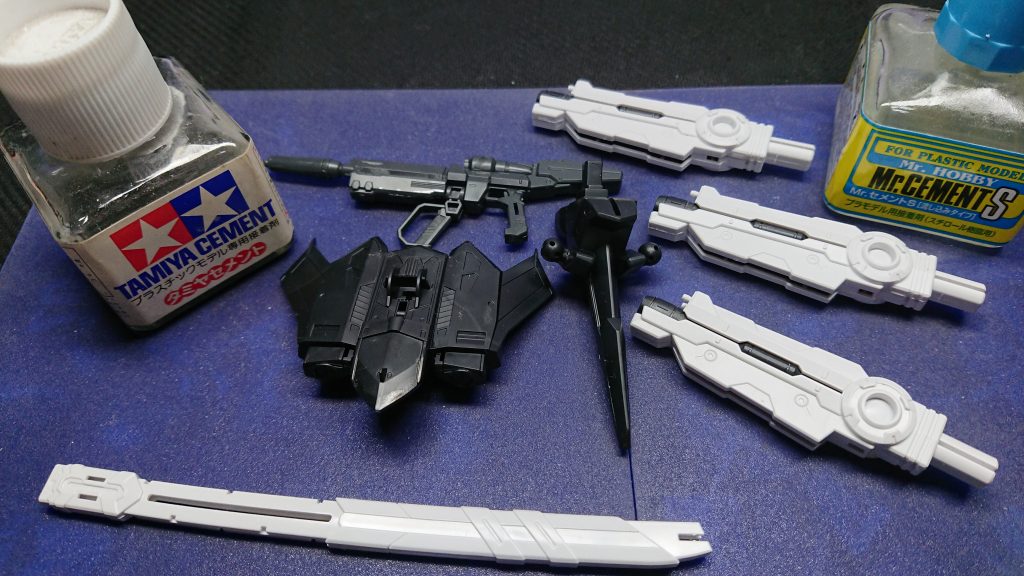 全切りが終わったらパーツ接着。