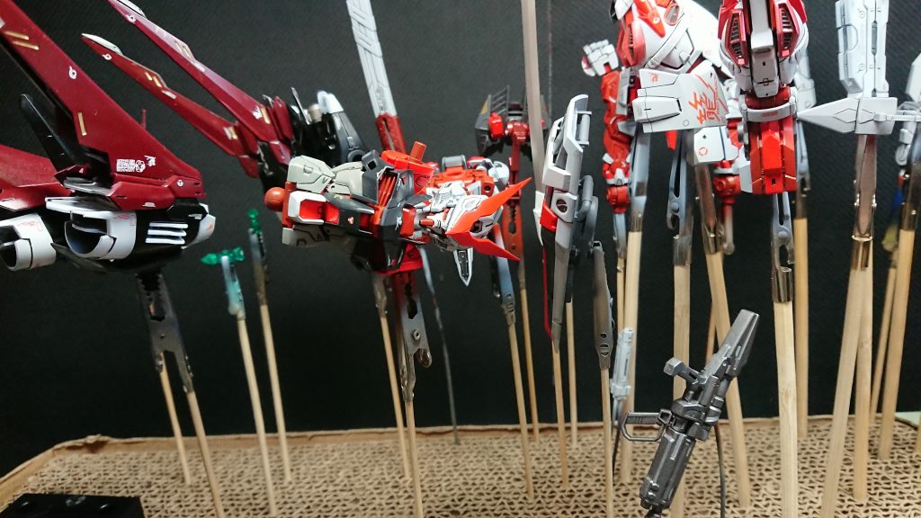 エナメル塗料で部分塗装してデカールを貼り付けてクリヤーコートして完成です。最後まで見て頂いてありがとうございます。