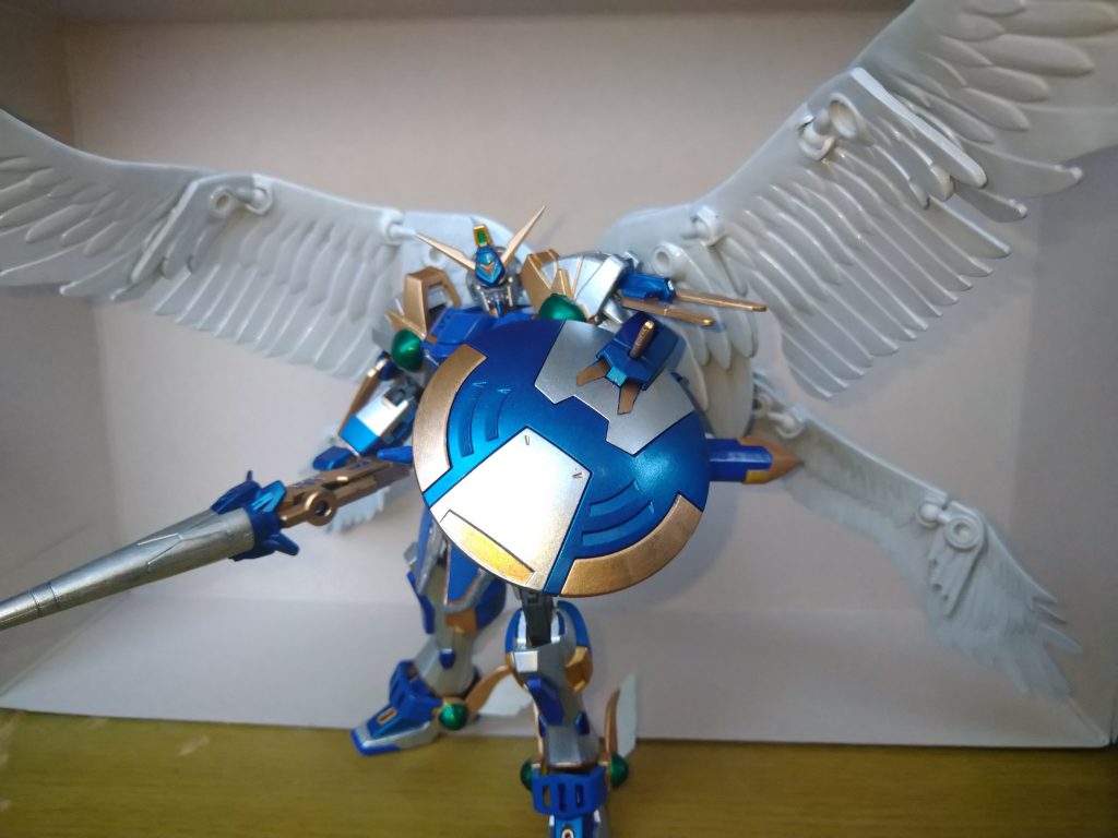 バックパックはスカイハイウィングスを使用しています。足にはプラ板から羽の飾りを作って接着しました。