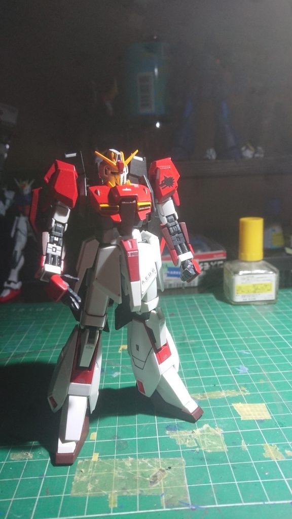 2014年のガンダムビルドファイターズ炎に掲載されてた赤いΖガンダムに憧れまして旧HGキットでも作りリバイブΖが発売されてからずぅっとやろうと思いつつ完成間近で引越しをしたのでどさくさに紛れて、しまいっ放しだったものです。何もいじらず塗装のみですが満足のいく仕上がりになりました。