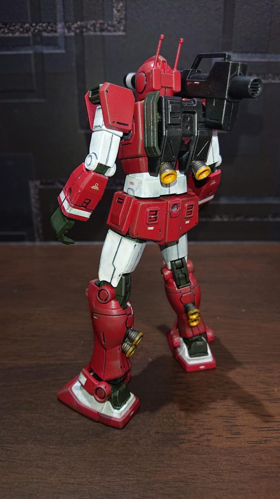 後ろ。塗り分けはまあまあ良くできたかなと思います。マスキングしての塗り分けがいっつも上手く行かず、塗料が漏れてたりするんですが皆さんどうやってるんでしょうか…。