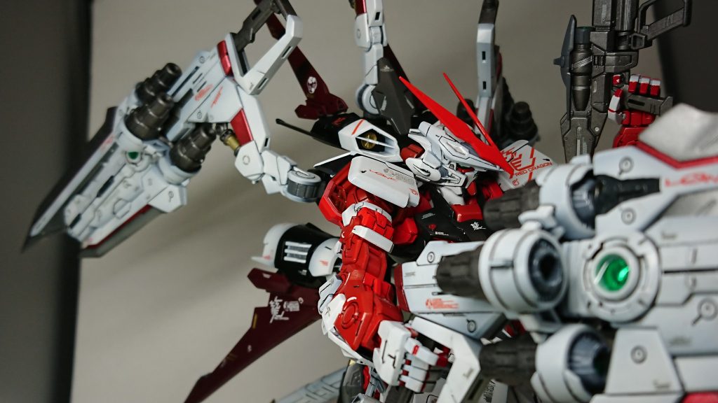 デカールは説明書の通り貼り付けてそこから追加してます。