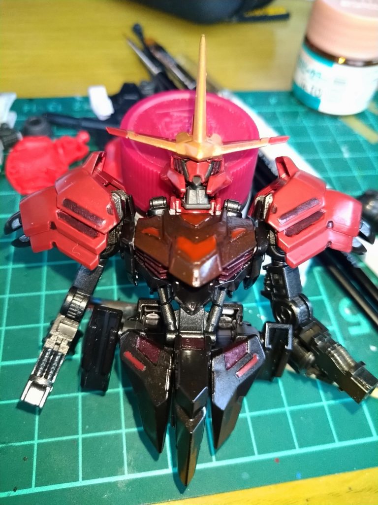 少しプラ板を貼って…