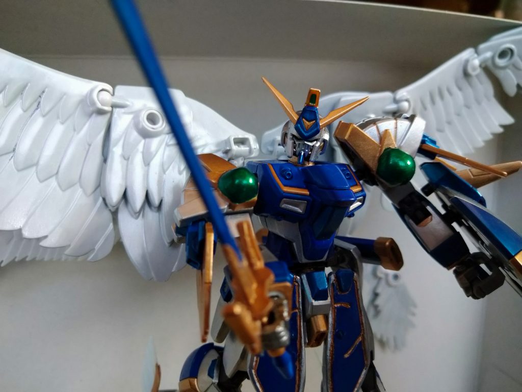 ガラディンソードはメタリックブルーにしております…蒼く輝く刀身は…好きなので！後はスパイク部分を削ってパテで丸い装飾に変えました…もっと綺麗に整えられたら良かったのだが…