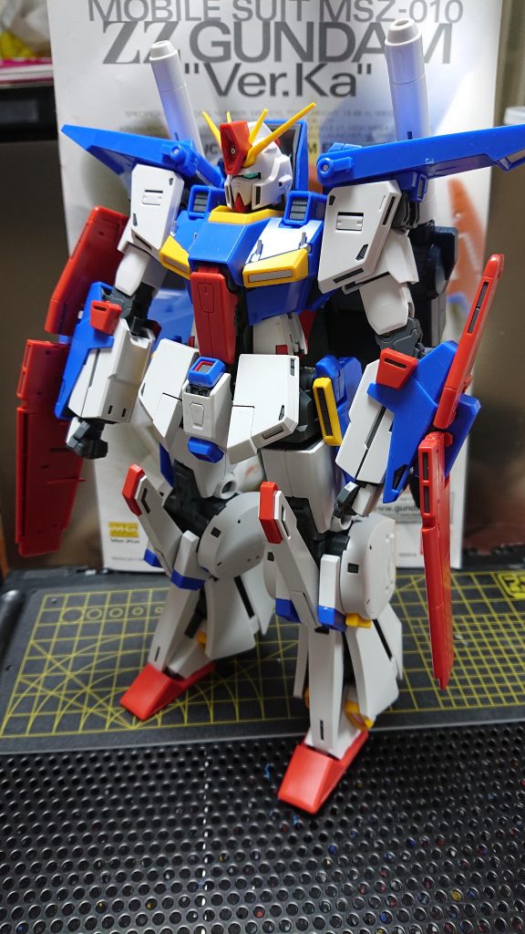 素組だと、プラスチック感が取れないので、オモチャ感丸出しですね! やはり、全塗装しないと勿体ない