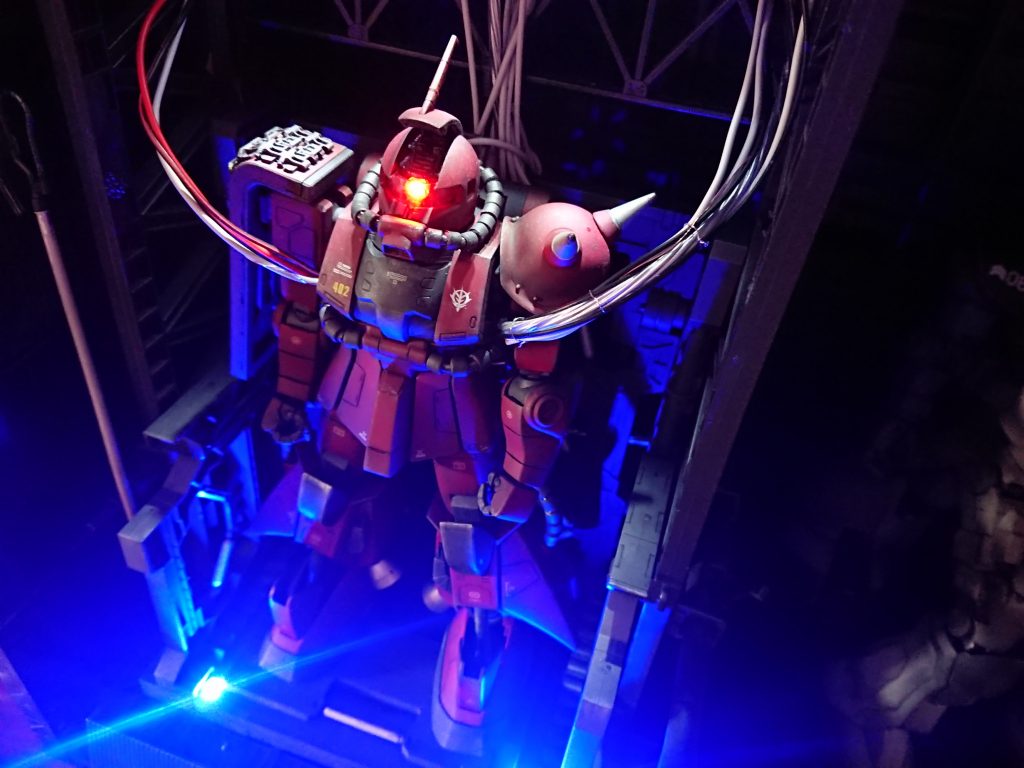 ザク自体は黒立ち上げで全塗装、ウェザリングカラーで墨入れ、フィルタリングしました、後はドライブラシ、スポンジチッピングしました、