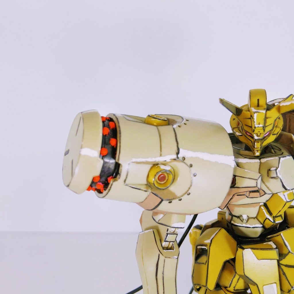 肩のミサイルは塗りが適当・・・。