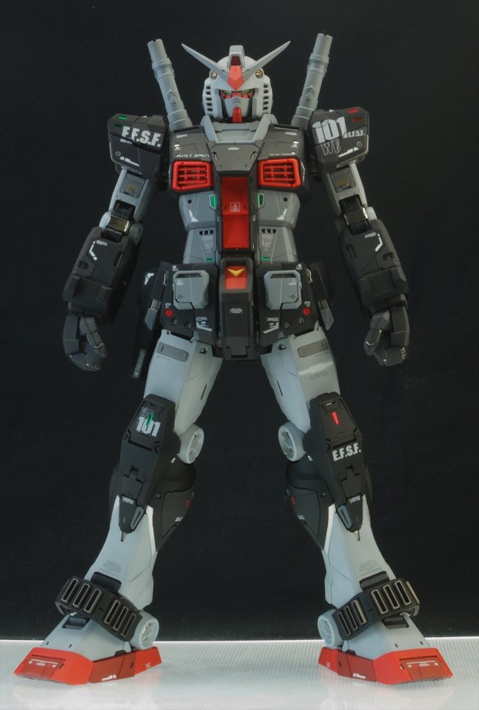 足首の特徴的なアーマーは既存のハッチを接着してからダクト部分を一つ一つ開口しました。