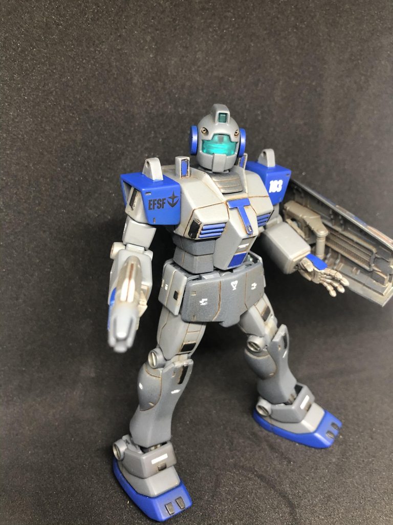 色を変えただけで、全く違う印象に!決め撃ちポーズで。