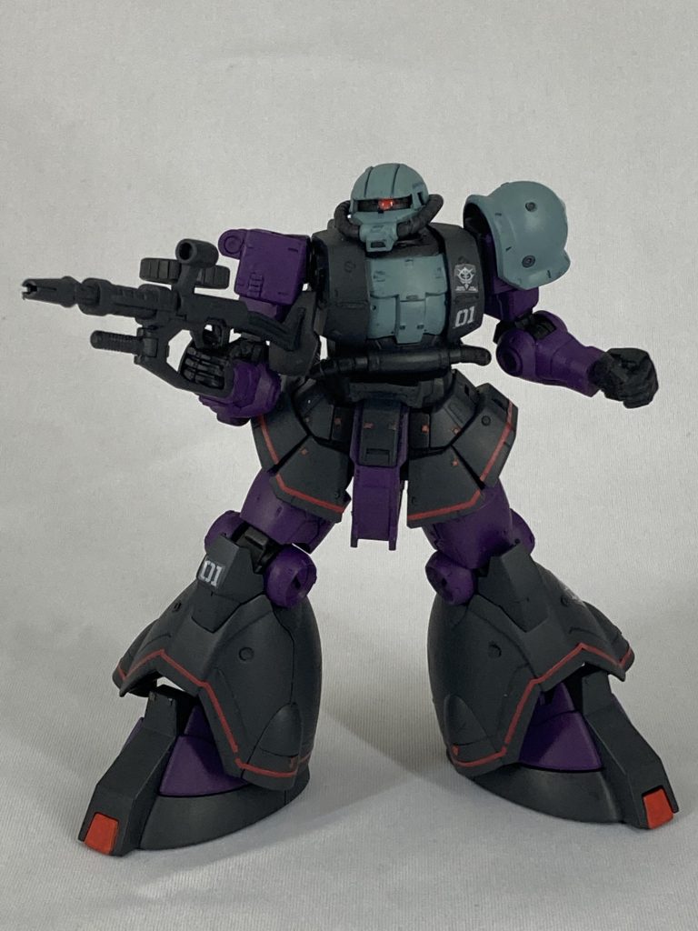 基本的にキットから触ったのは丸モールドの貼り付けとチップ貼りでのディテールアップ、モノアイをクリアパーツ化ぐらいで割と簡単に仕上げました。塗装は全てファレホカラーでの筆塗りです。(サフのみ缶スプレーを使用しました)