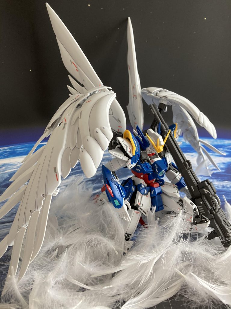 宇宙に天使が舞い降りるイメージです。