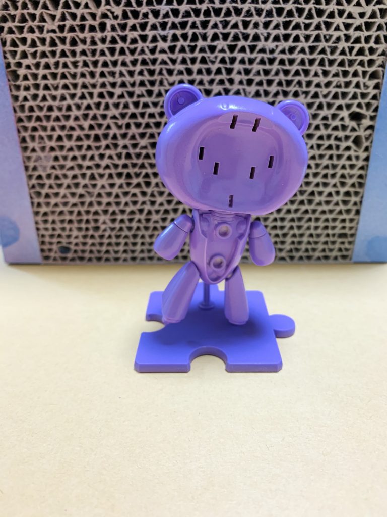 くま本体の色が濃すぎたのでホワイトパールでコート。ホワイト感が薄かったので追加で2回ほど吹いてます。