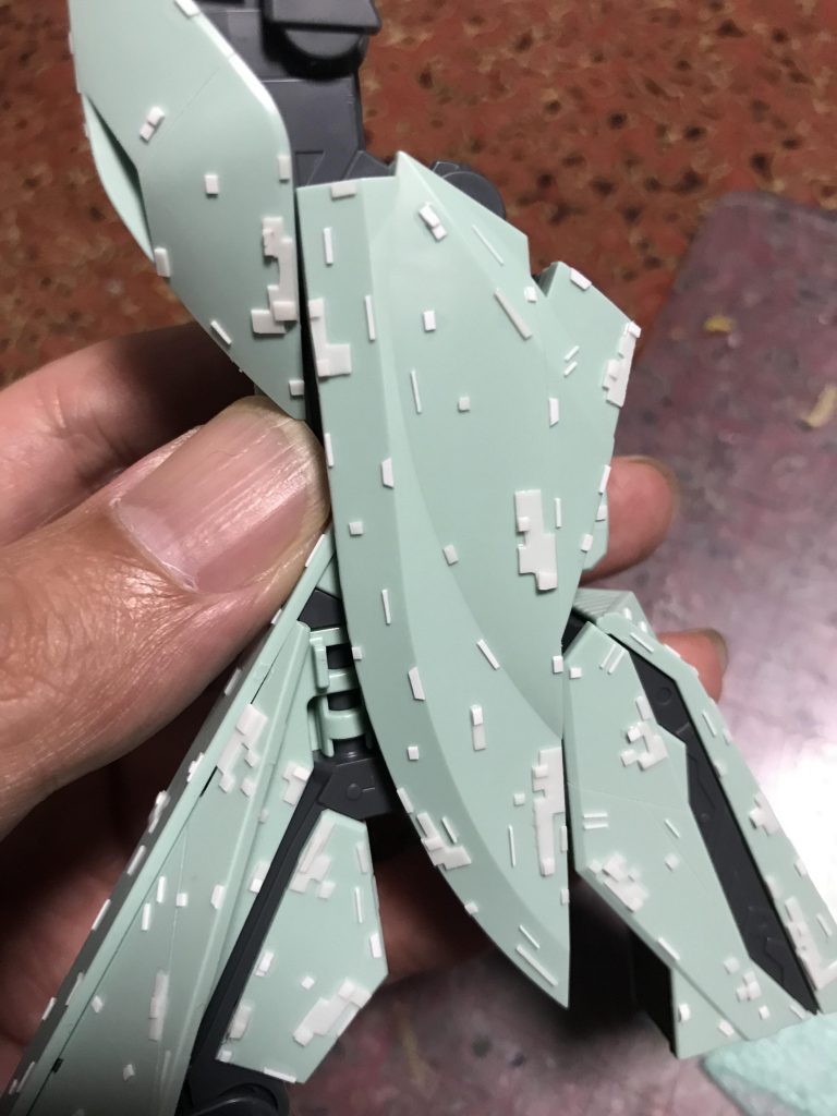 ナノスキンを独自の解釈で捉えて、表面はプラチップをシコシコ切り出して貼っていきました。感じとしては、パーツ毎に街を作り上げて行くイメージです。ターンX自体が左右非対称なデザインなので、左右のバランス等を難しく考える必要がありませんでしたw