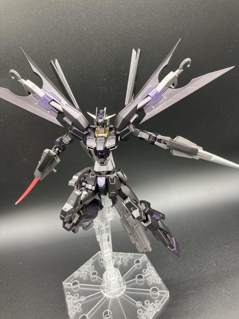 ランス&ビームザンバーで!近接戦闘はこの2つだけですが十分にやれる強さがありスピードを生かした一撃離脱がランス パワーで押し切るザンバーこの2つを一緒に使えば最強です!