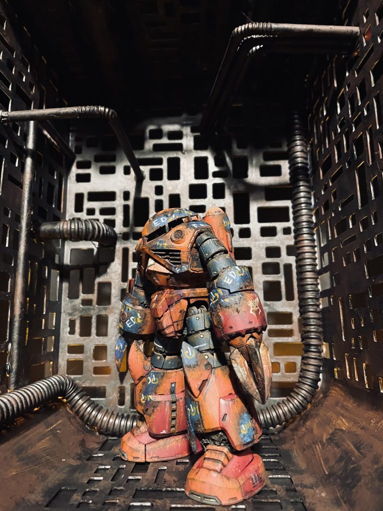 背景は100均さんのカゴと、空気入れのホースにストローで作りました笑