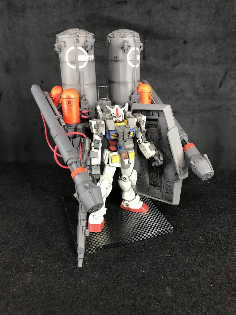 EGガンダムにライフルはガンダム4号機、シールドの中身はガンダムシールド、それ以外はスクラッチです。