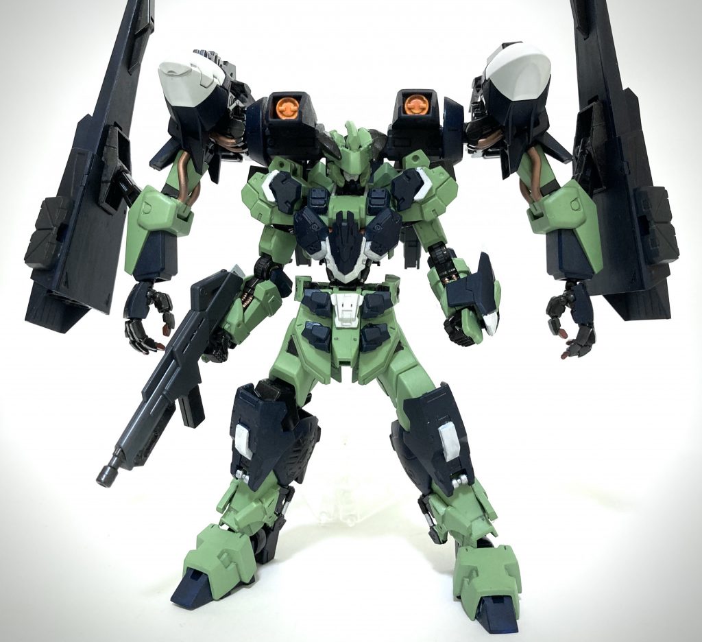 パワーアームユニットを装着。ギャプランフライルーのものですがサイズ感良かった!そして、いっきにボリューミーに!手首はMGガンダムのものを使用。