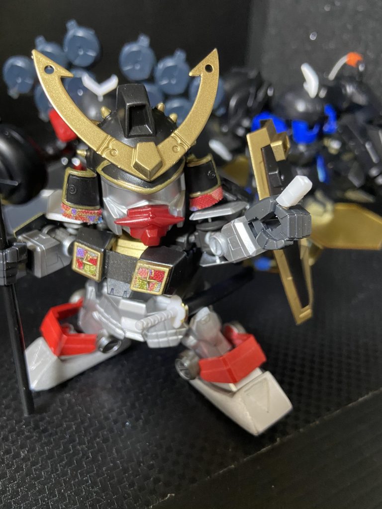 将フィンガーは着脱可です。笑彼を最高司令官（当時）たらしめていた、このビシッとした指は絶対いるのです！✨作ってる時アホ過ぎて自分で笑ってしまいました。シルバー色も考えましたが、大鋼感がとんでもねぇので元通りのホワイト化。