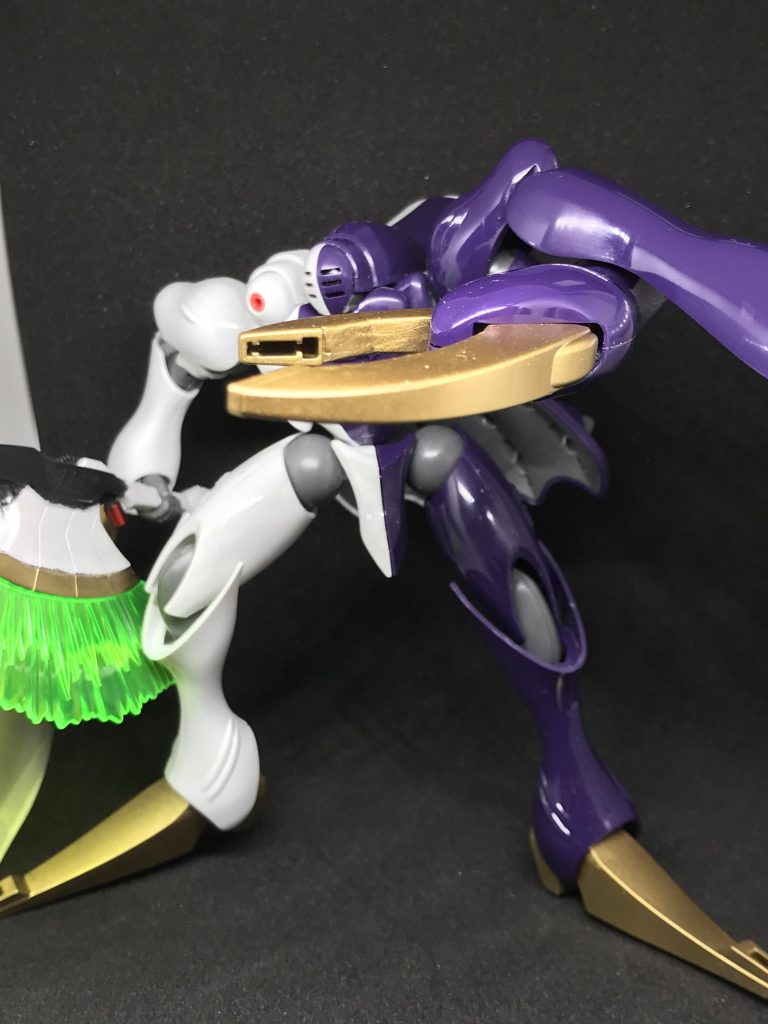 クロー部分を前に。