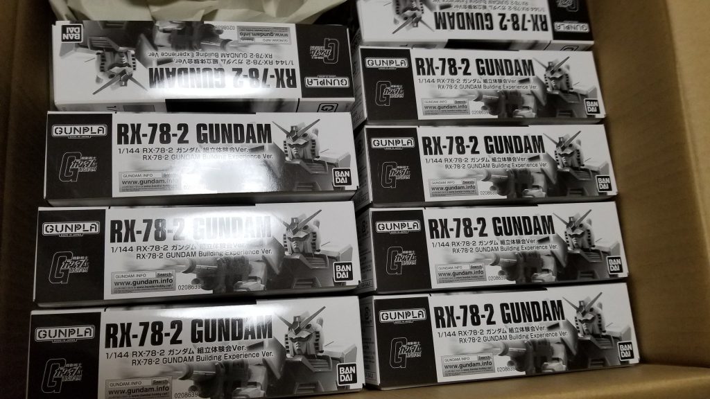 自分を含め9人で同じキットを作成しました!届いた時の感動は忘れられないですね…ありがとうBANDAI!これは予定の都合で参加できなかった1人以外全員なので、フォース内での体験共有という意味ではほぼ完ぺきに目的を達成できたのではないかなと思います!このコロナ禍で自粛続きではありますが、いつかオフ会でフォースメンバーが合う時に。このキットが、僕らを繋いでくれる懸け橋になりますように。以上、この場をご勝手ながらお借りしての、フォースの活動報告でした!