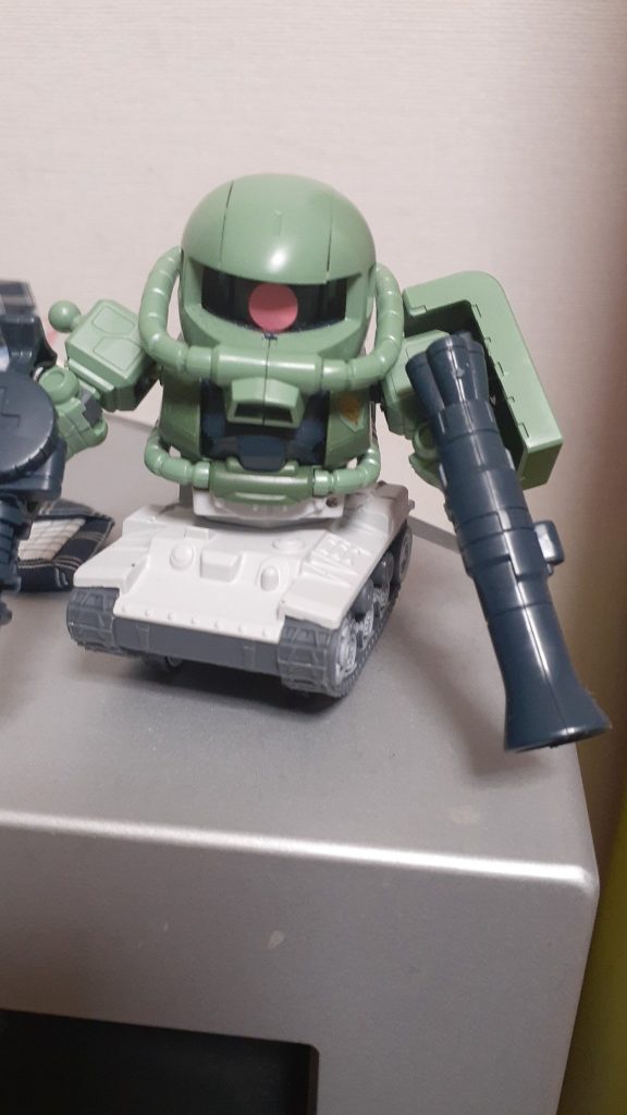 ザクの日なので、こんなプラモを作っています。&nbsp;