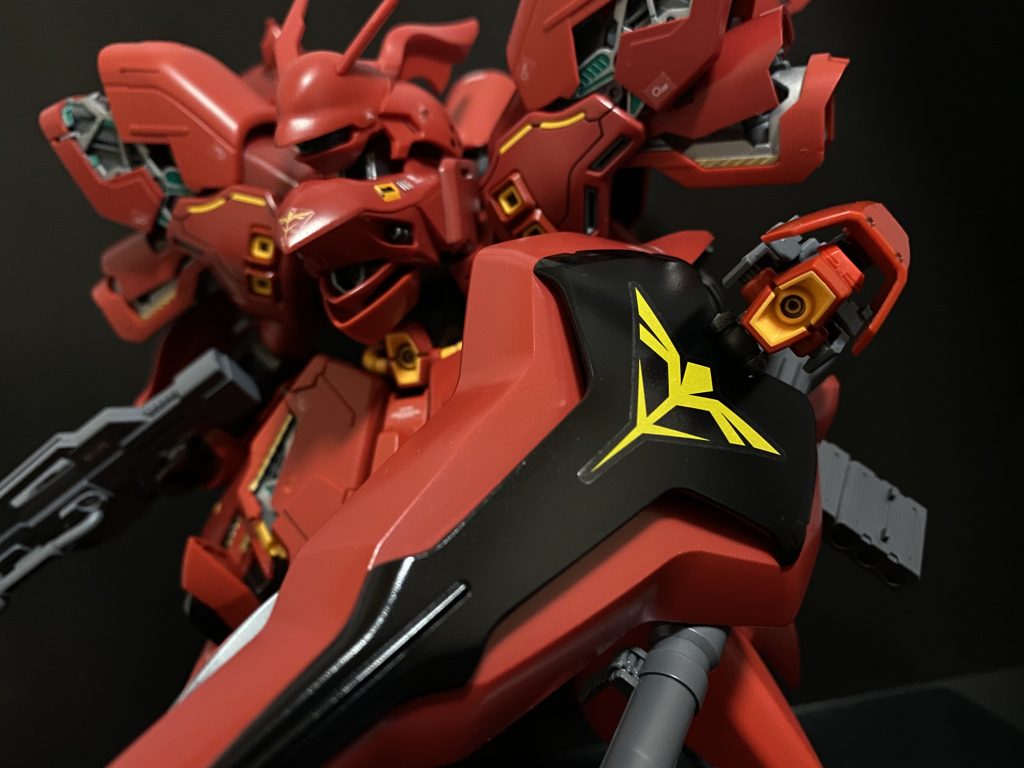 シールドには、拡散メガ粒子砲の展開ギミックがある。