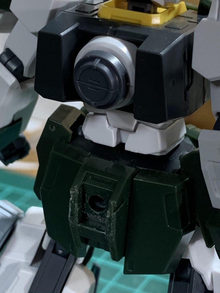 GNドライブがツルペタのまな板で可哀想だったのでMSGのディテールアップパーツを使い、情報量を増やしてます。