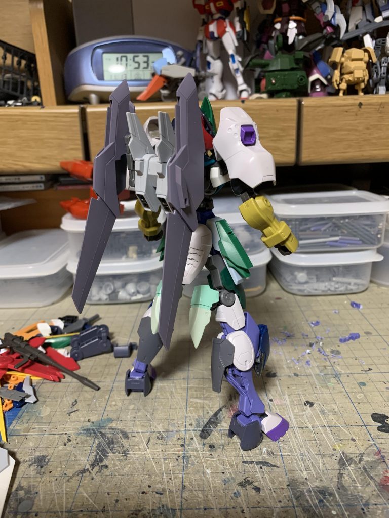 バックパックは百式が良いと言われたんですが、百式持っていなかったので、ルナゲイザーとデルタプラスから流用して来ました。これによってジャンクパーツの供養をするはずが、新たなジャンクパーツを産み出す結果に…