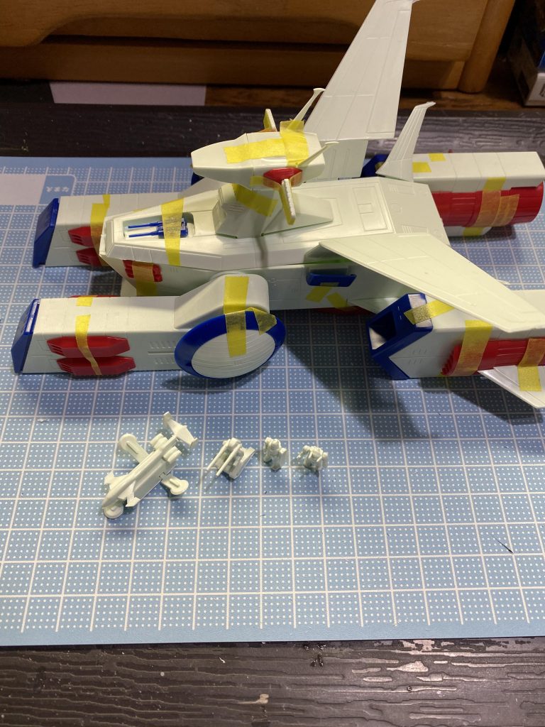 仮組みはマスキングテープで固定しないとバラけてしまうのが難点  