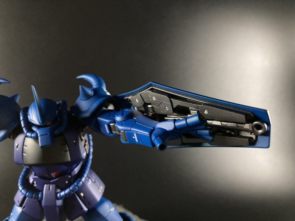 フィンガーバルカンも加工し、表情をつけてますシールド裏のパーツも追加でスクラッチ