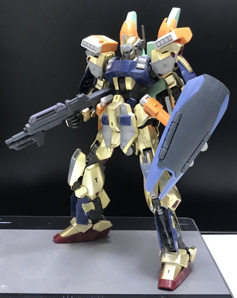 金メッキ剥がしと塗装前の状態です肩側面の追加パーツは考えなおしてオミットしました。金メッキを剥がす作業は初めてでしたがTwitterで色々教えもらったり自分で調べるなどして良い感じに作業が出来ました^_^