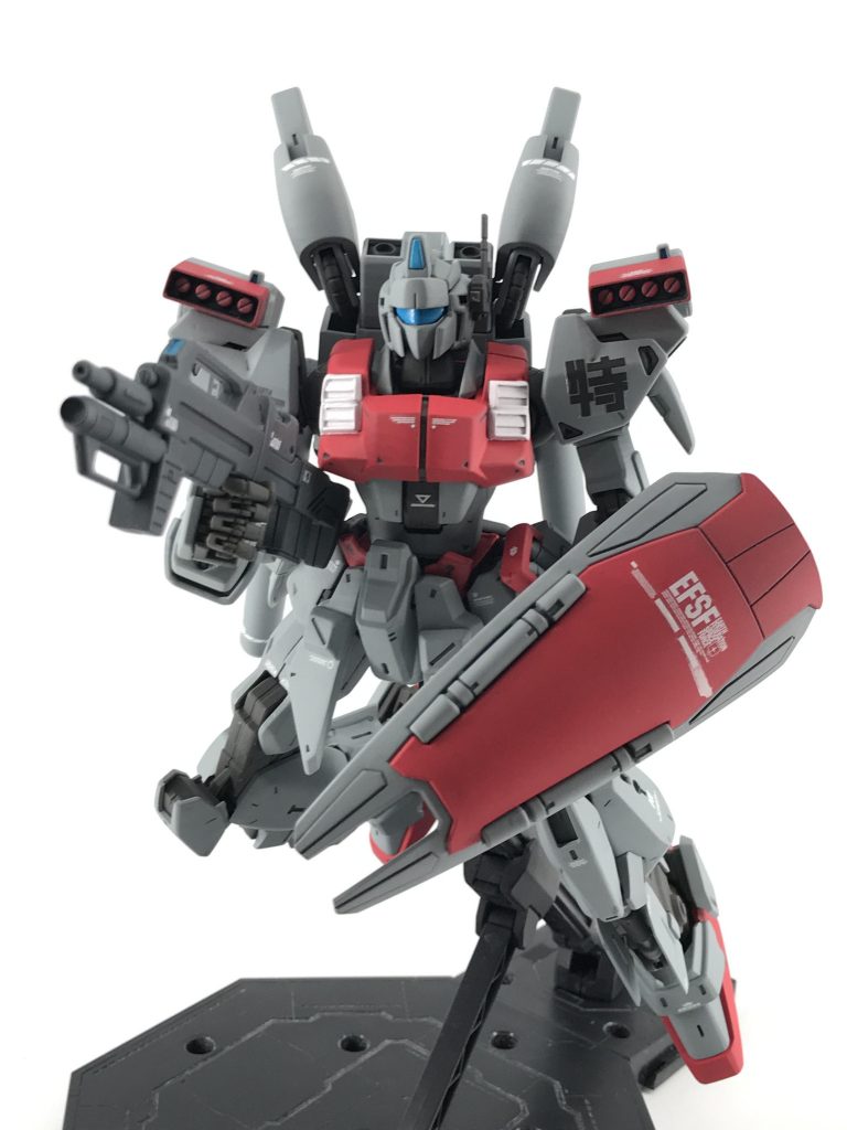 ゴーグルアイを光沢仕上げで塗装したので照明を当てるとキラッと光ってくれるのがかっこいいです^_^