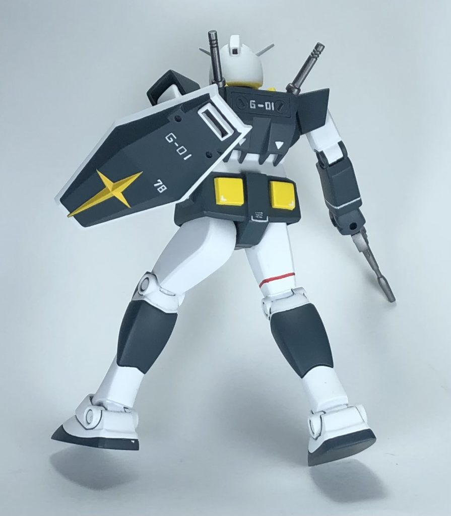 ガンダムのたくましいうしろすがた。（ポーズを強引に変えたのでそのシワ寄せではみケツしちゃってます